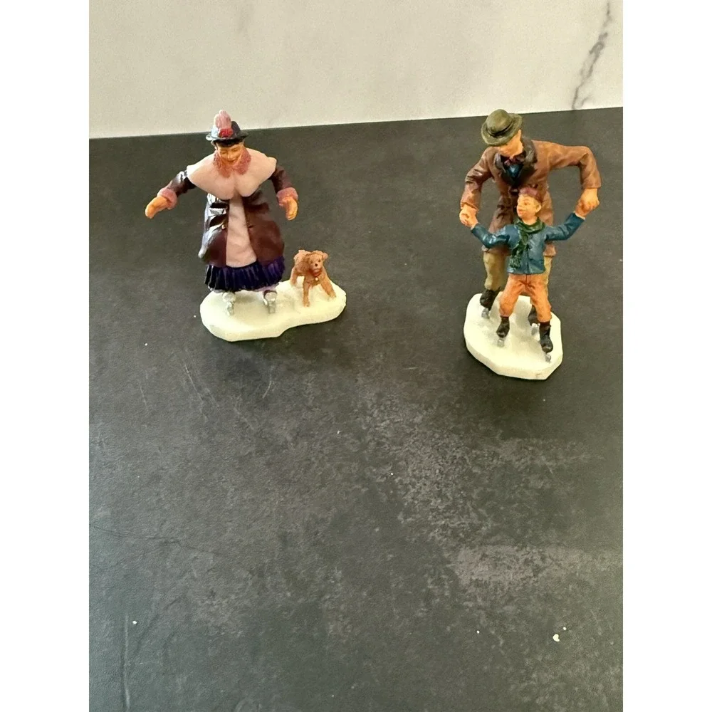 Lemax 1999 Christmas Village Look Mother, I'm Skating #92290 Retired Figurine